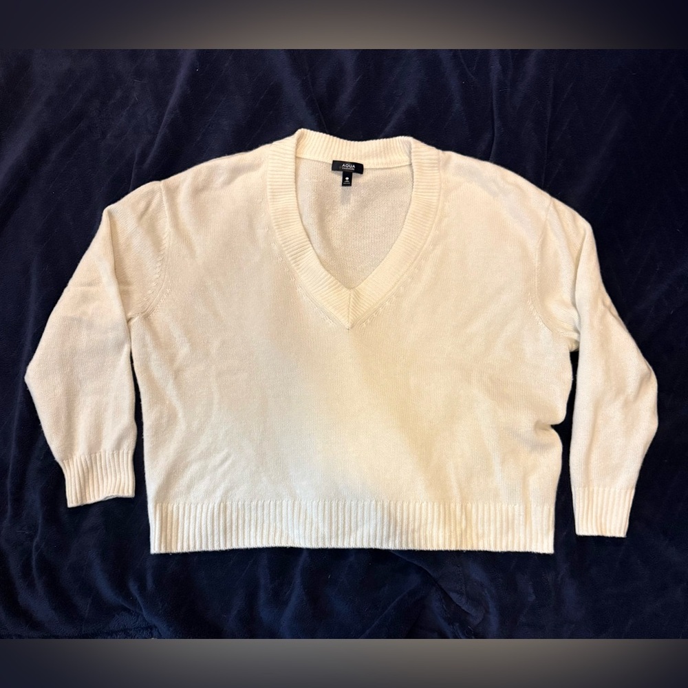 Aqua Cream V-Neck Sweater - Picture 6 of 8